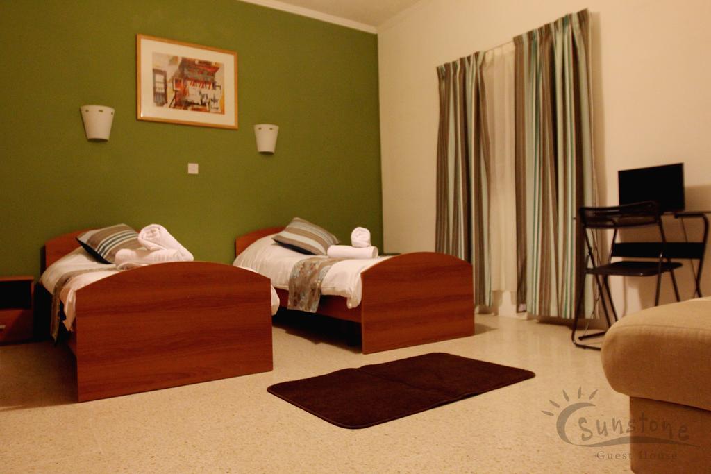 Sunstone Boutique Guest House Buġibba Rum bild