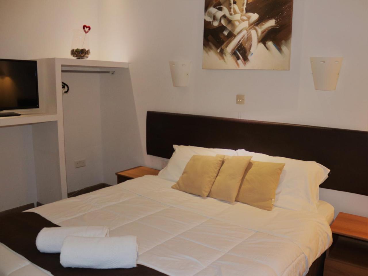 Sunstone Boutique Guest House Buġibba Exteriör bild