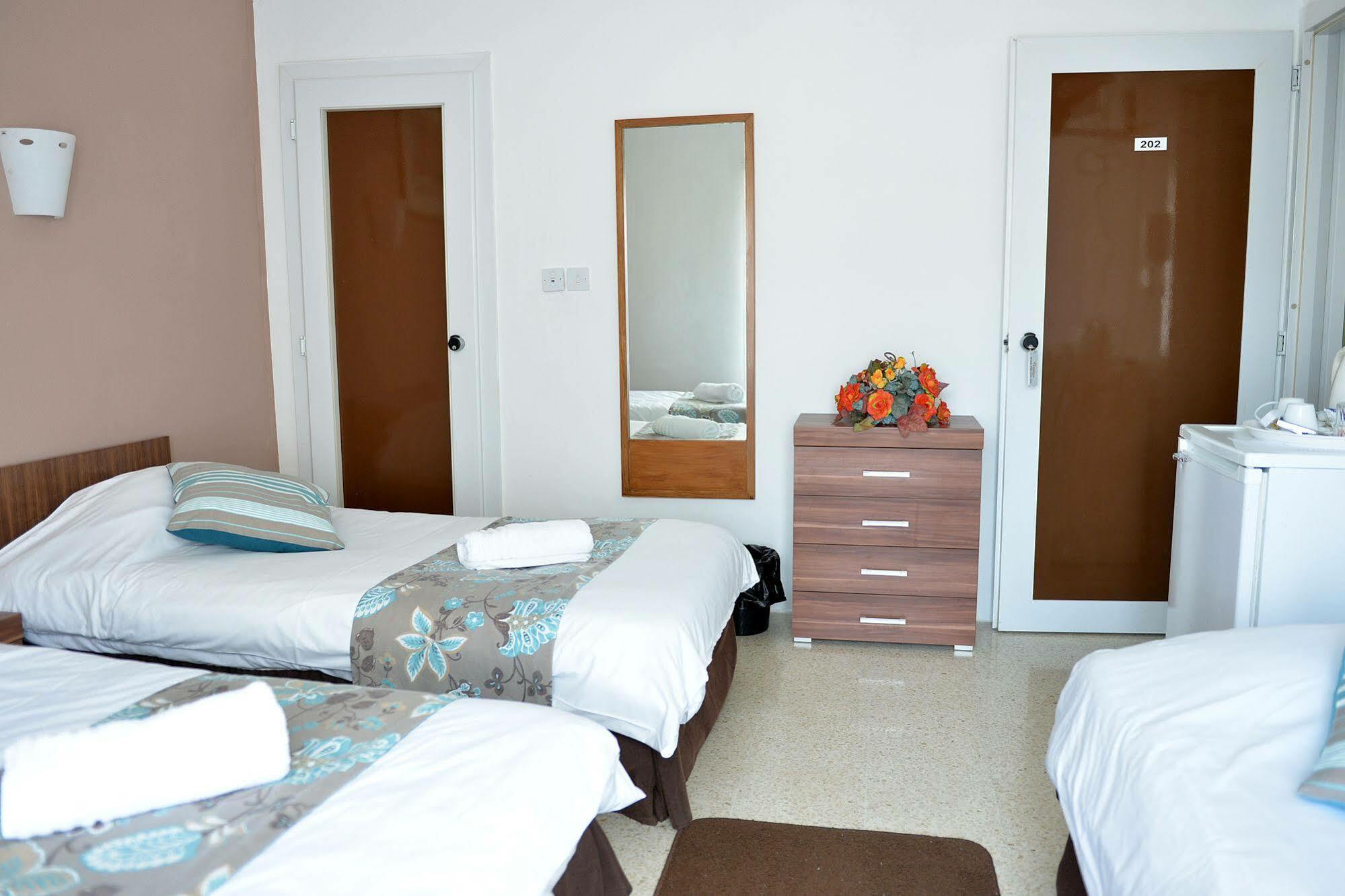 Sunstone Boutique Guest House Buġibba Exteriör bild