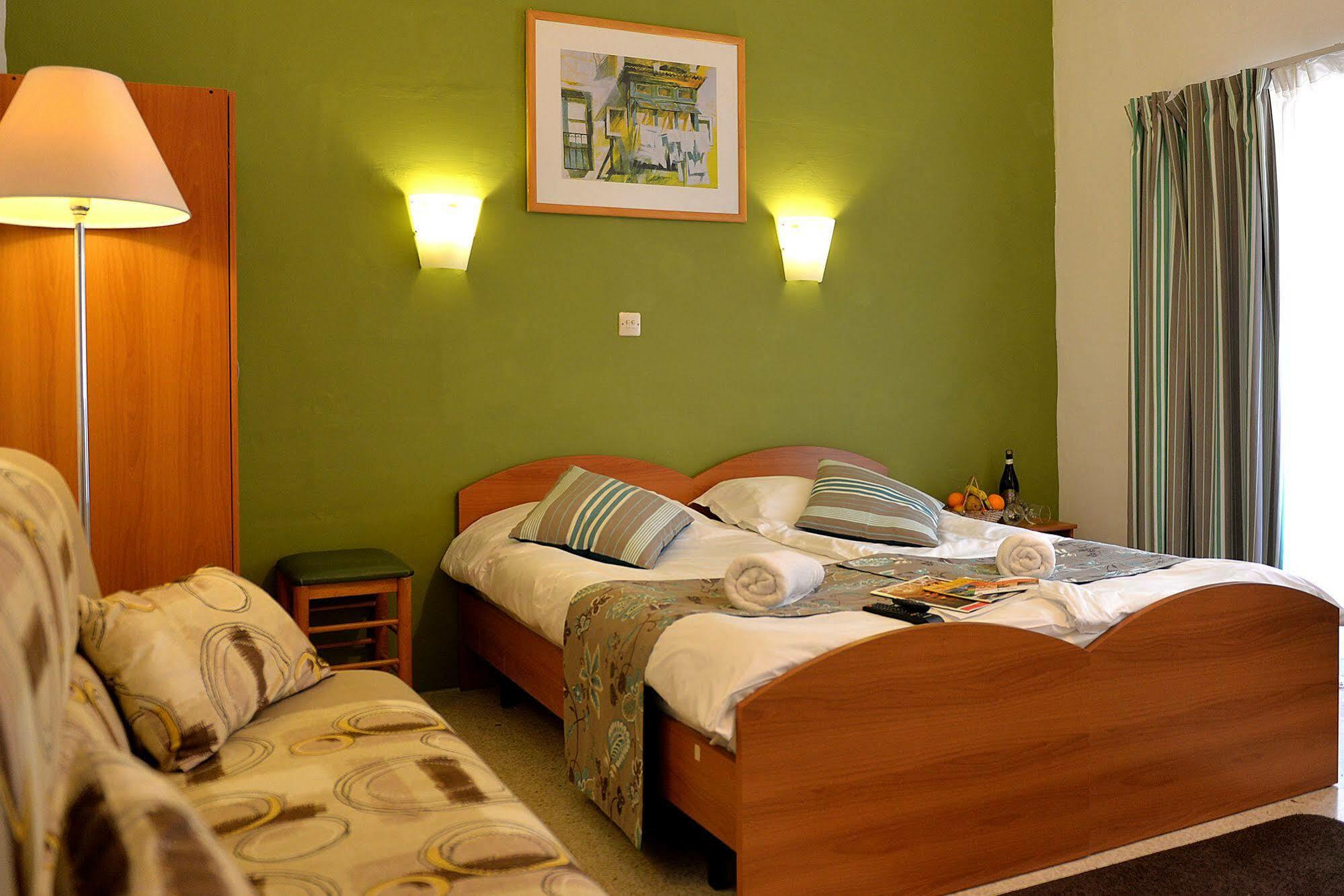 Sunstone Boutique Guest House Buġibba Exteriör bild