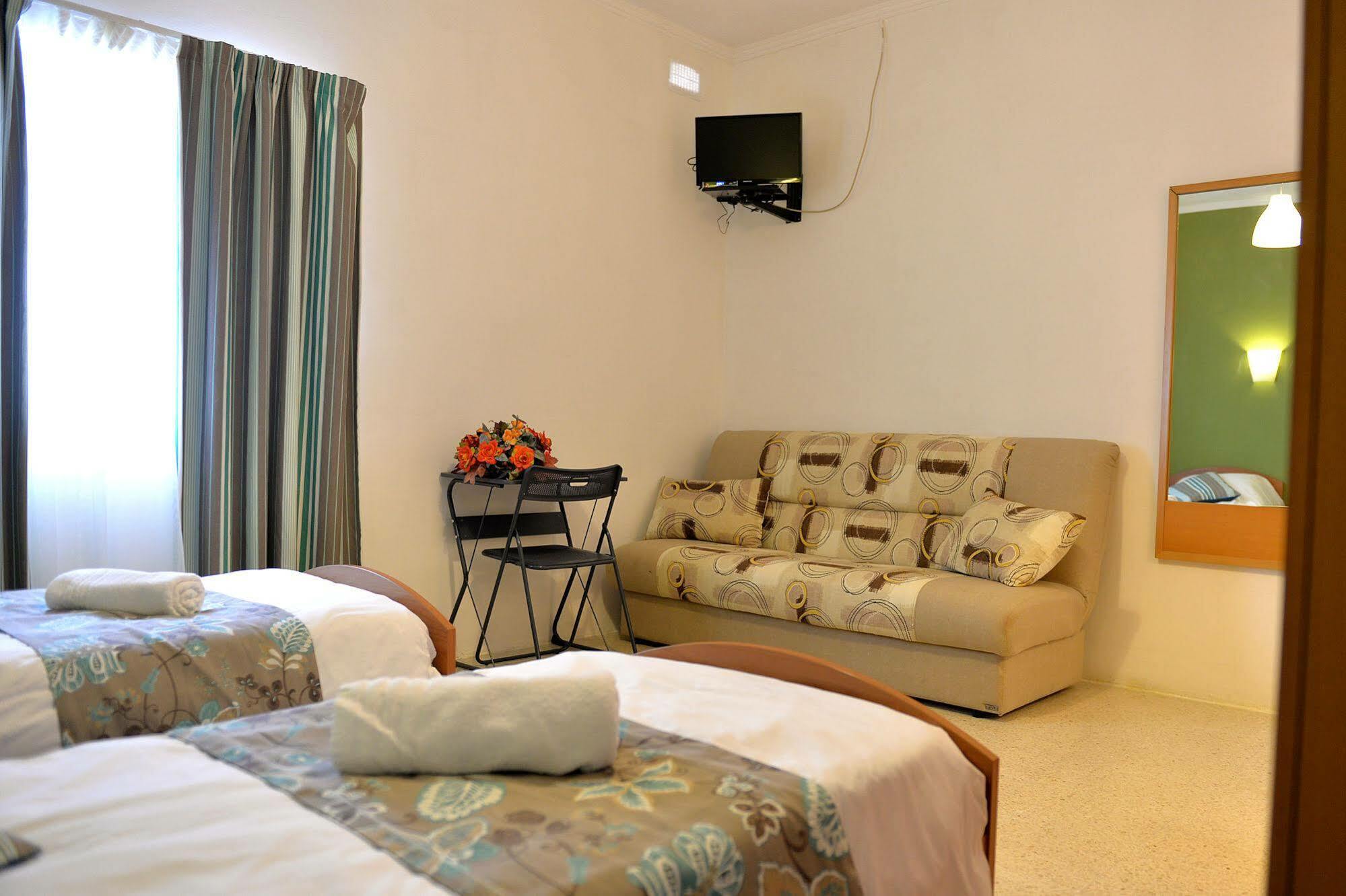 Sunstone Boutique Guest House Buġibba Exteriör bild