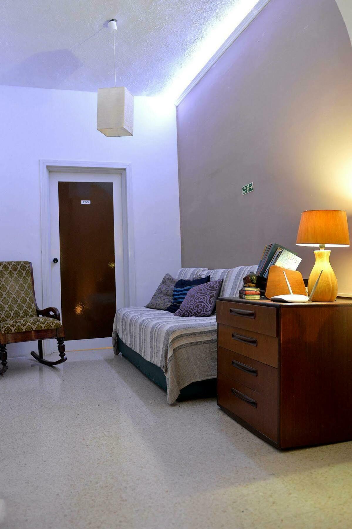 Sunstone Boutique Guest House Buġibba Exteriör bild