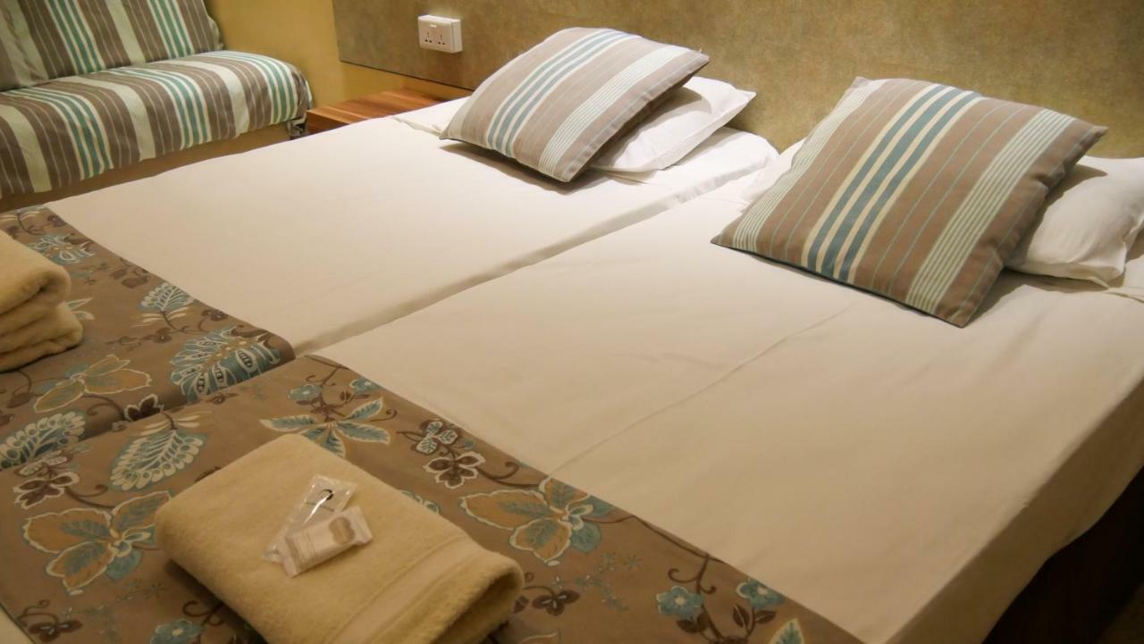 Sunstone Boutique Guest House Buġibba Exteriör bild